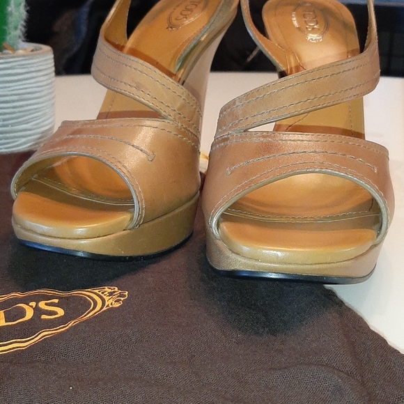 NWOT Tods tan/caramel leather wedges - Picture 5 of 10
